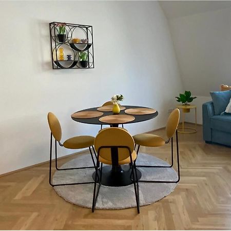 וינה Freshly Renovated Apartment In Trendy Area L Hg21 מראה חיצוני תמונה
